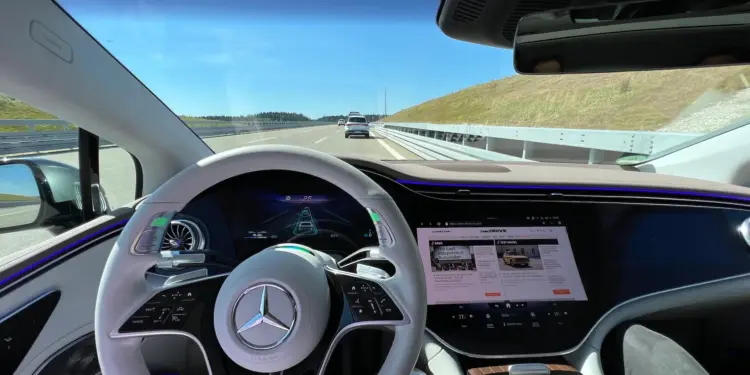 Mercedes-Benz Advances Hands-Free Driving with New Urban Navigation System